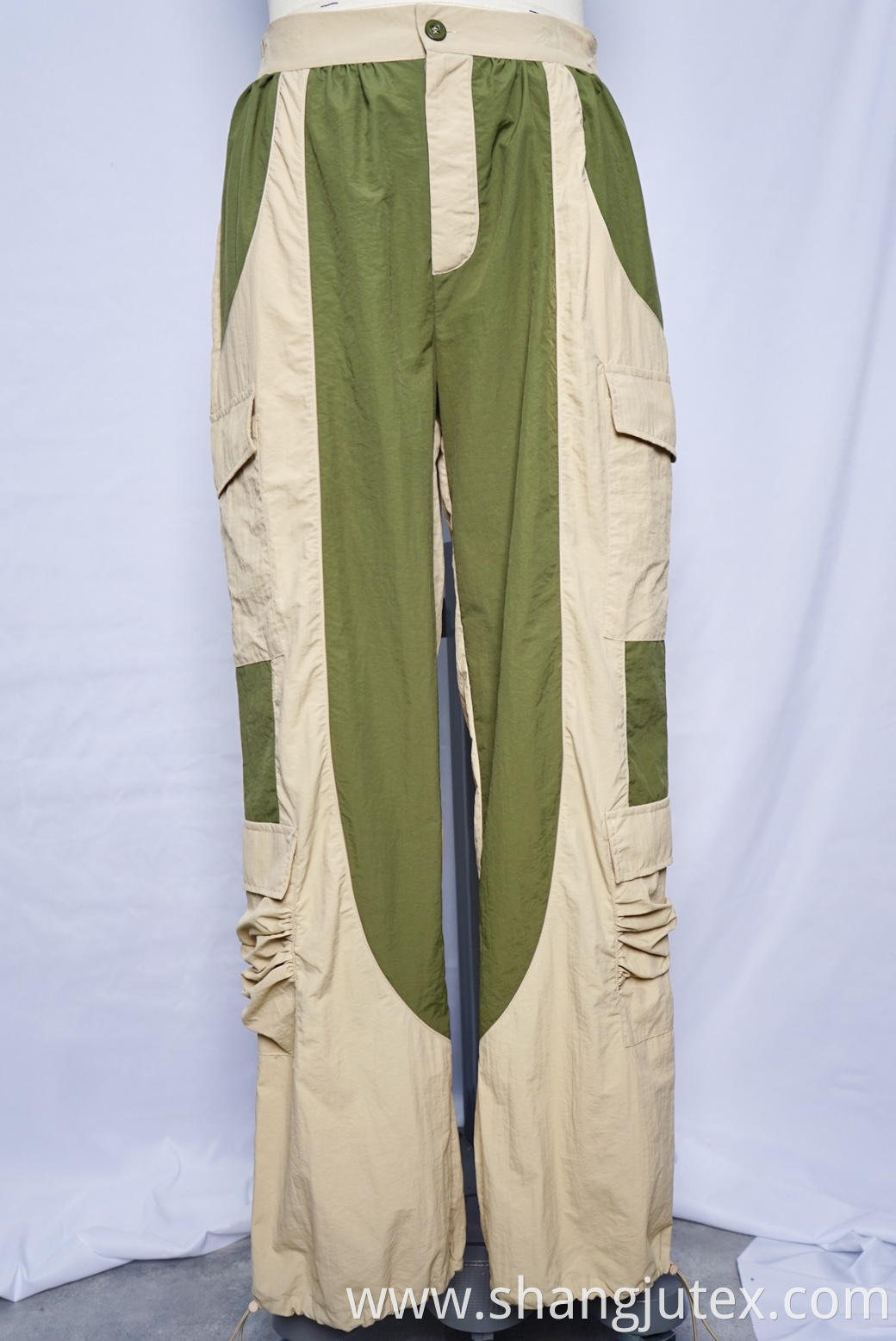 Combination of khaki and military green colors of pants 